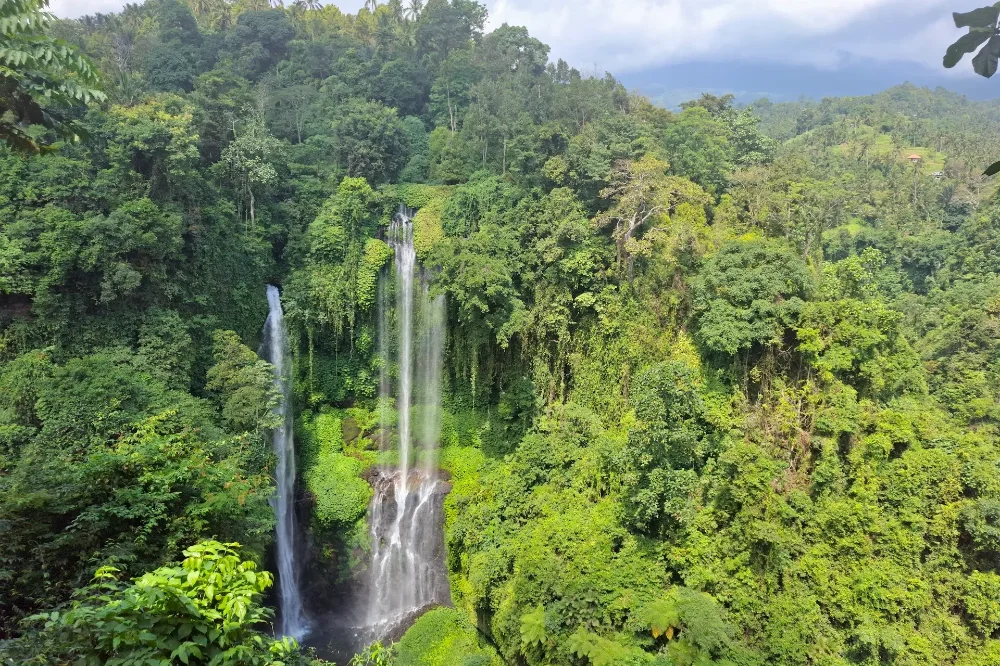 sekumpul waterfall